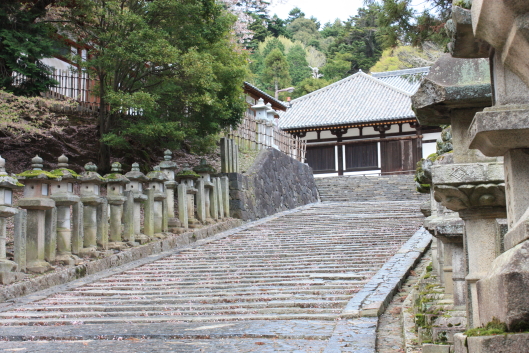 Sangatsudo hall and stairway